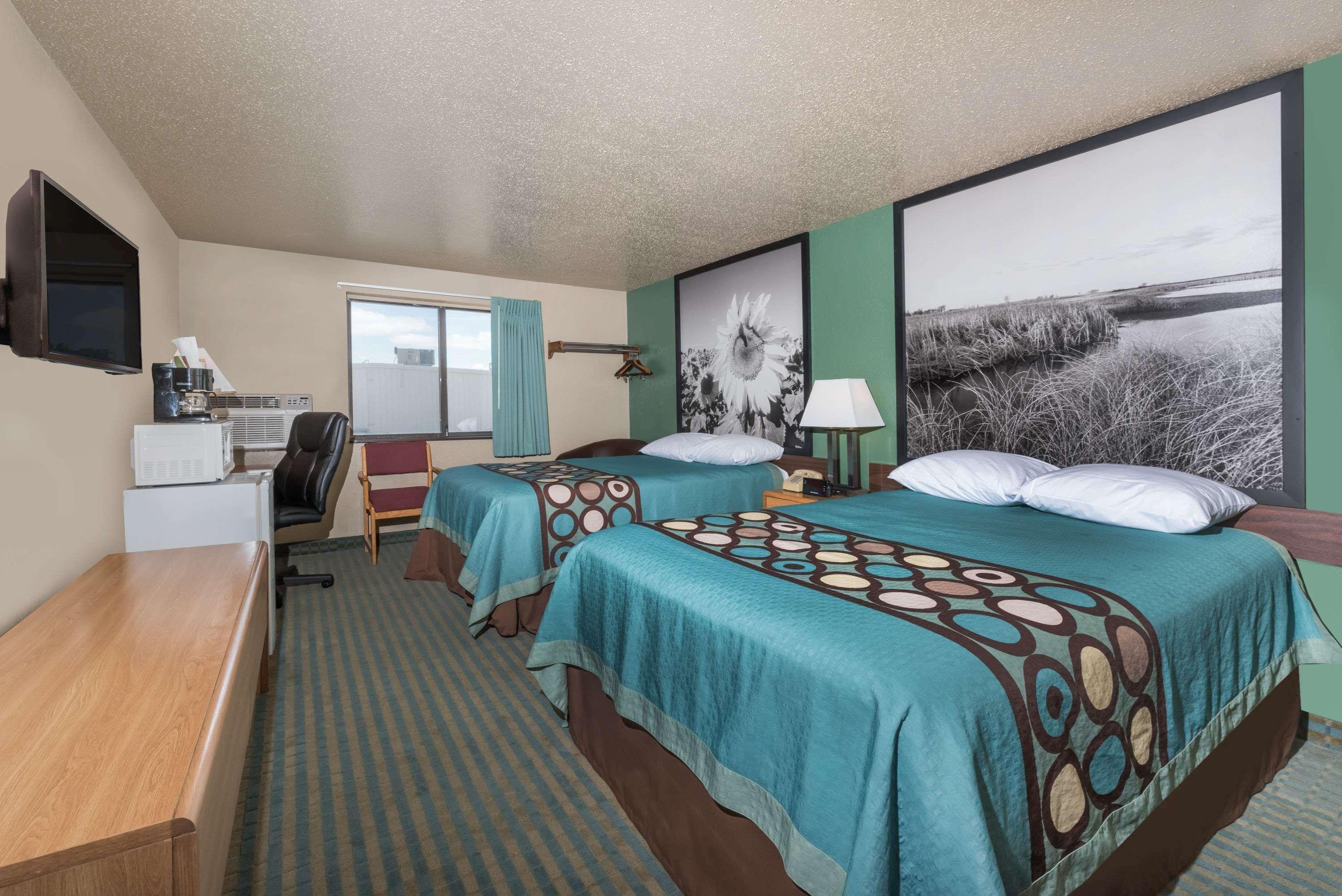 Super 8 By Wyndham Devils Lake Exterior photo