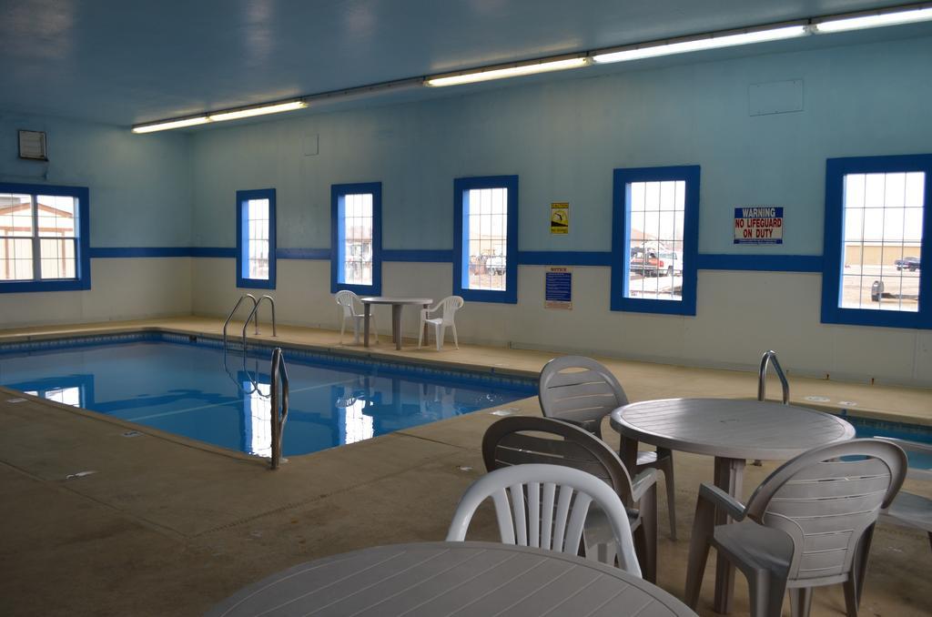 Super 8 By Wyndham Devils Lake Exterior photo