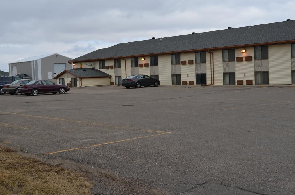 Super 8 By Wyndham Devils Lake Exterior photo