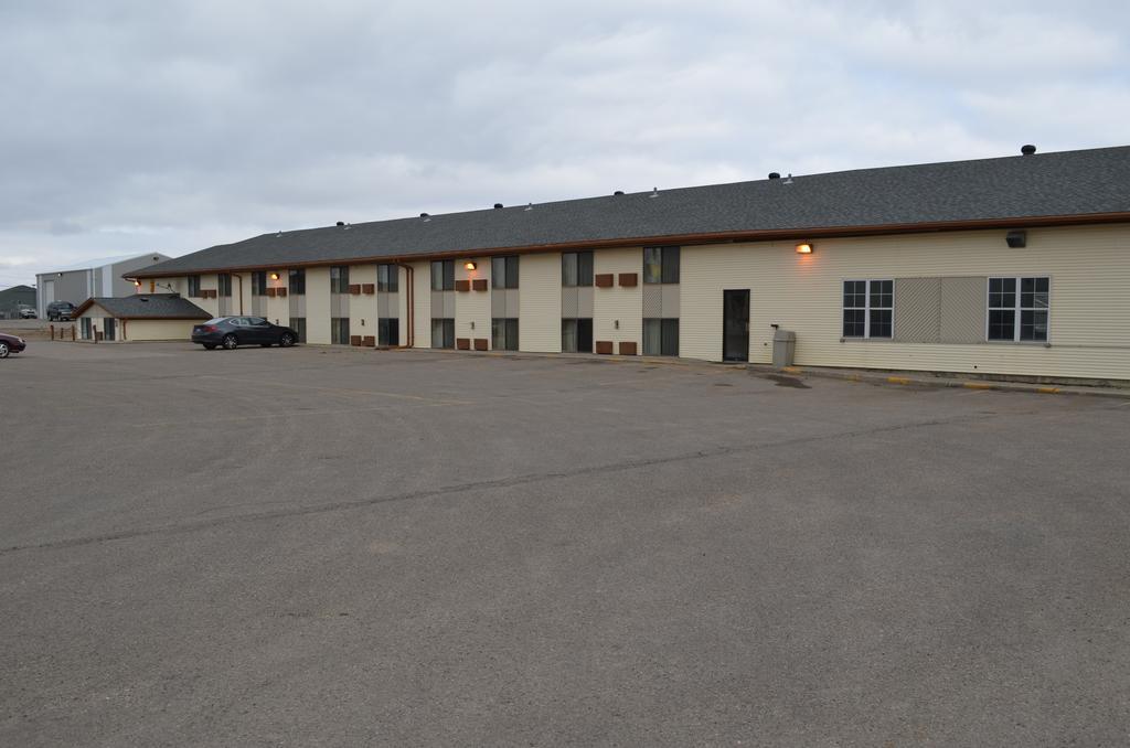 Super 8 By Wyndham Devils Lake Exterior photo