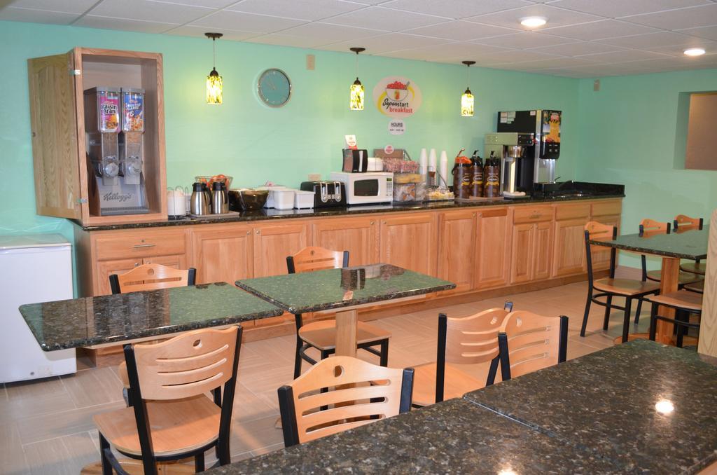 Super 8 By Wyndham Devils Lake Exterior photo